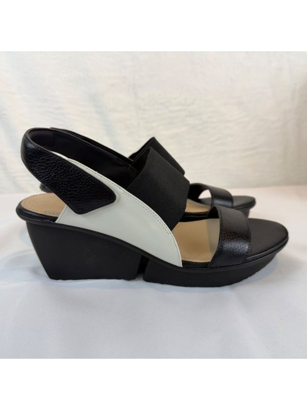 Naya wedge sandals black and white leather women’s size 8M